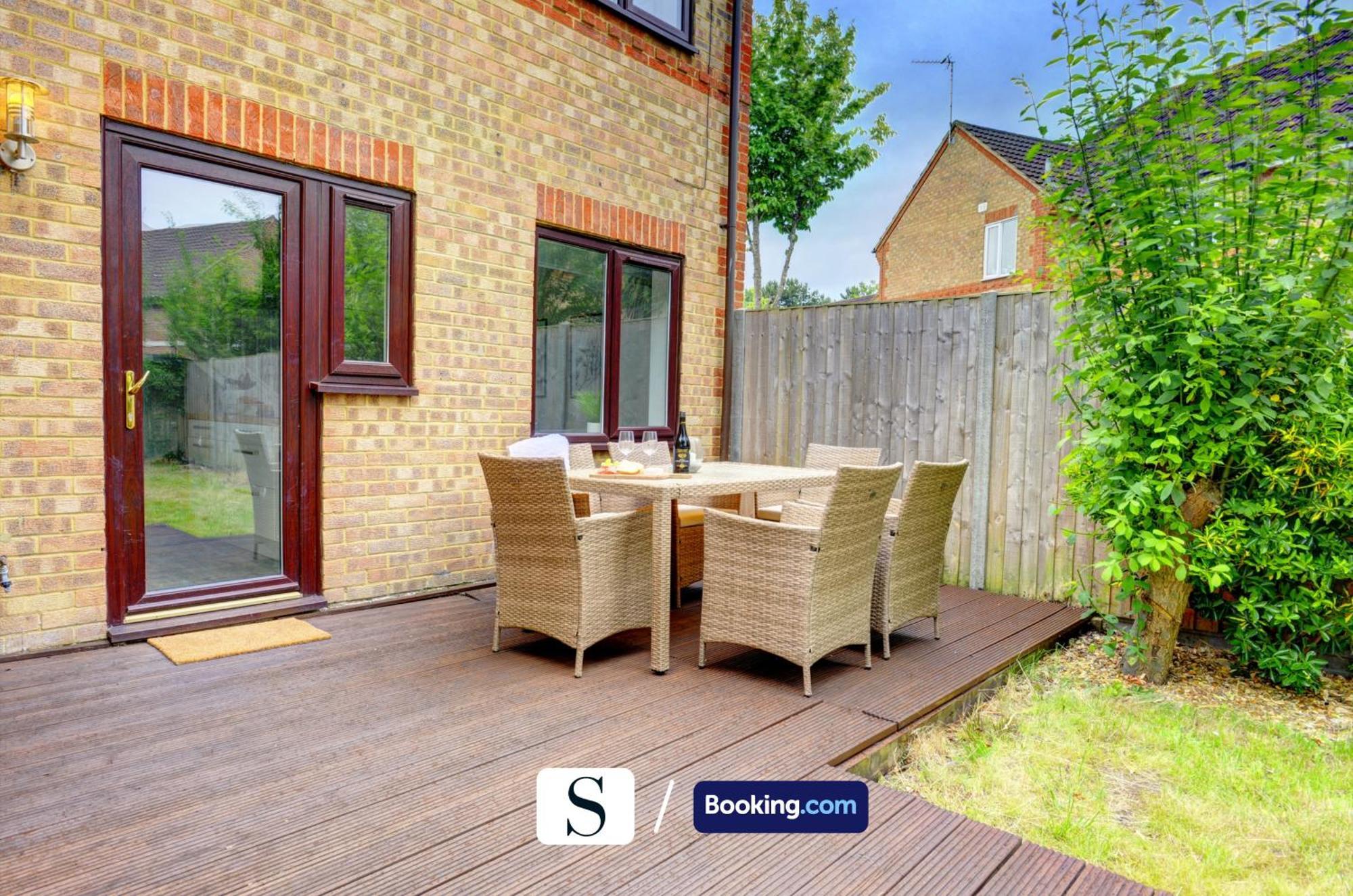 The Bernstein Executive House By Silva Short Lets & Serviced Accommodation Milton Keynes With Garden & Parking Wavendon Zewnętrze zdjęcie